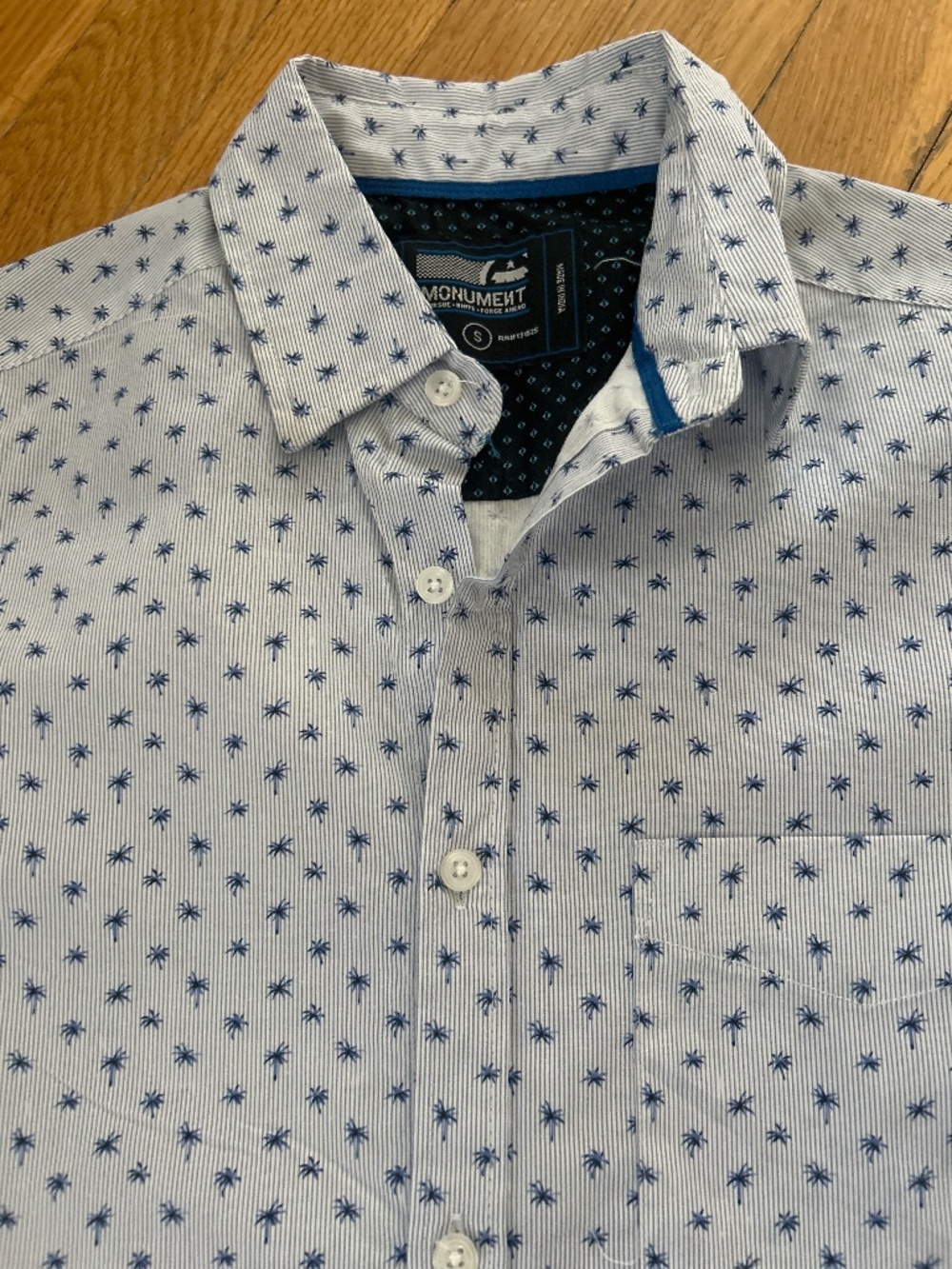NWOT Men’s Palm Tree Button Down shirt